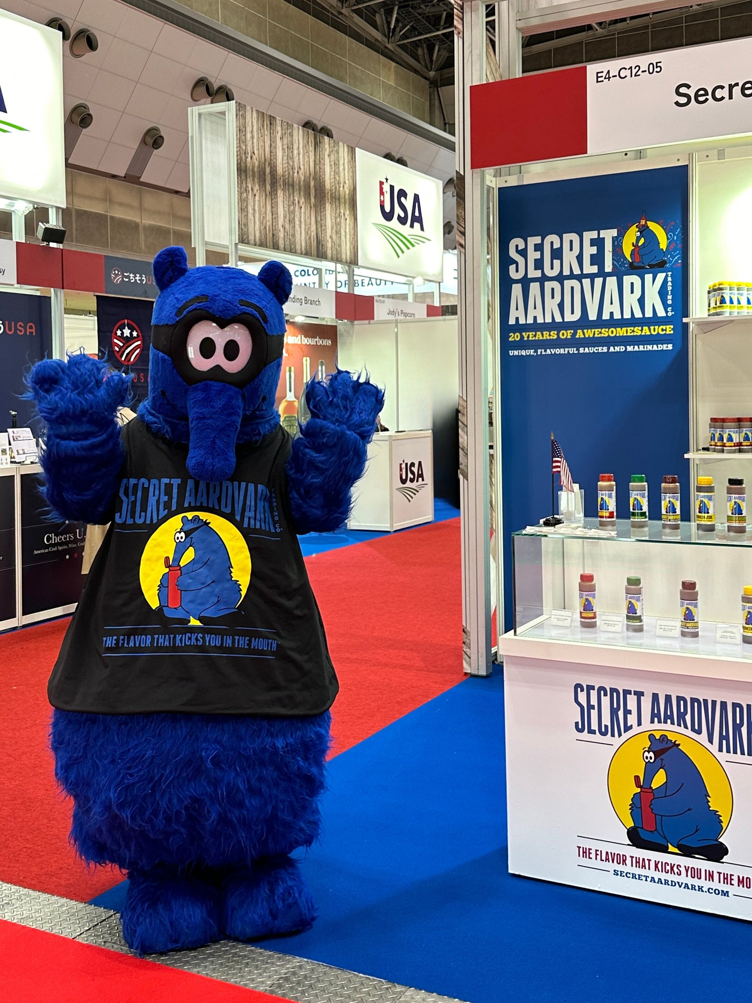 Secret Aardvark オーナーのステイシーとマスコット「スクーター」日本初来日